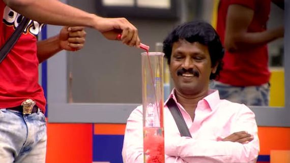  வலியால் துடித்த சேரன்.. என்னன்னு கூட கேட்காமல் படுத்துக்கொண்டே வேடிக்கை பார்த்த கவின்! வைரல் வீடியோ