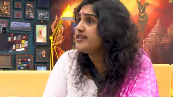 பாவம்யா வனிதா..  கட்டம் சரியில்ல போல.. எல்லார்கிட்டேயும் வாங்கிக்கட்டிக்குது! 