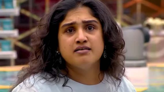 சத்தமில்லாமல் கொளுத்திப்போட்ட சாண்டி.. பற்றி எரியும் பிக் பாஸ் வீடு.. ருத்ரதாண்டவமாடும் வனிதா..! 