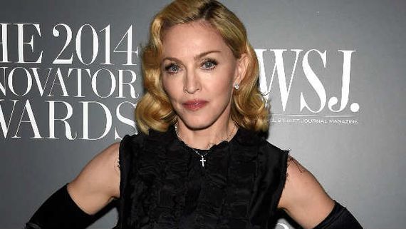 குளியலுக்கு பிறகு சிறுநீரை பிடித்து குடிக்கும் பிரபல நடிகை... வீடியோவை பார்த்து ஷாக்கான ரசிகர்கள்! 