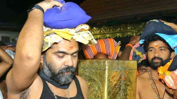 மாலையை கழட்டியாச்சு.. மாடலா மாறியாச்சு.. மாநாடுக்கு ரெடியான சிம்பு!