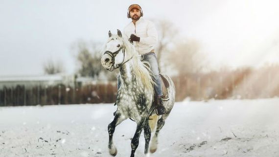 கஜகஸ்தானில்  கடகட குதிரை சவாரி .. அருண்விஜய் லேட்டஸ்ட் போஸ்ட்!