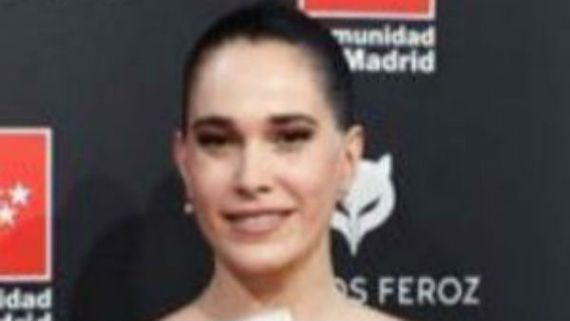 வெற்றி பெற்ற சந்தோஷத்தில் குதித்த நடிகை.. டிரெஸ் கழண்டு விழுந்து எல்லாமே தெரிஞ்சுடுச்சு!