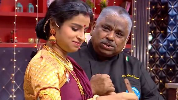 கோமாளியா இருந்தாலும்.. கொரலு நல்லாருக்குத்தா.. கோவை சரளா ஆவாரா ஷிவாங்கி! 