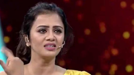  பெர்லியைப் பத்திவிட்டுட்டு அஞ்சனா வந்துட்டாரா? 