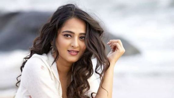 பிறந்த நாளில் புதுப்பட அறிவிப்பு வெளியிட்ட அனுஷ்கா...டைரக்டர் யாரு தெரியுமா ? 