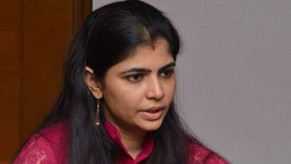 வைரமுத்து 13+.. அனு மாலிக் 6+.. மகளிர் தினம் ஒண்ணு தான் குறைச்சல்.. பாடகி சின்மயி பொளேர்!