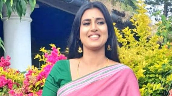 ஊரே பத்தி எரியும் போது கூட இவிங்களுக்கு இதான் முக்கியமா? அஜித் விஜய் ரசிகர்களை வச்சு வாங்கும் நடிகை!