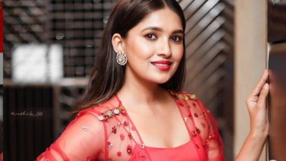 வெப் சீரிஸில் நடிக்கும் பிரபல சீரியல் நடிகை.. அதுவும் யாரோட தயாரிப்புன்னு பாருங்க! 