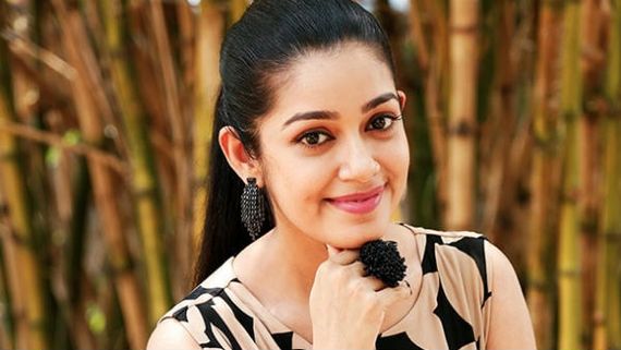 மீண்டும் மன்மதராசா பாட்டுக்கு ஆட்டம் போட்டு பட்டைய கிளப்பிய சாயா சிங்.. அள்ளும் லைக்ஸ்! 