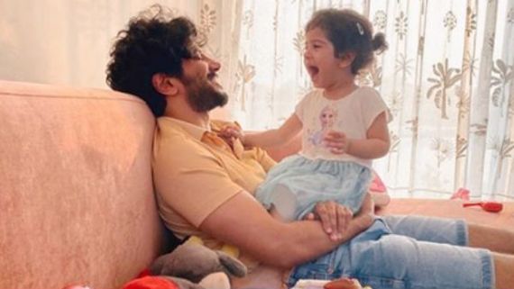 வளர வேண்டாம் செல்லம்.. எங்க குழந்தையாவே இரு.. மகளின் பிறந்தநாளில் உருக்கமாக வாழ்த்து சொன்ன துல்கர்! 