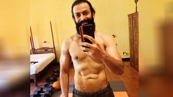 உடம்புக்கு கட்டுப்பாடு இருக்கு.. மனசுக்கு இல்ல.. ஒரே மாதத்தில் உருமாறிய பிருத்விராஜ்!