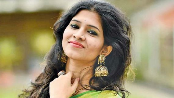 இளையராஜா சார் நா கொஞ்சம் பயம்.. லாக்டவுன் சாட் வித் பாடகி ஸ்ரீனிதி.. இசையில் நனையலாம் வாங்க!