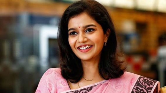 அது நான் இல்லைங்க.. ஃபேக் ஐடி.. சமூக வலைதள கணக்குகள் குறித்து நடிகை சுவாதி அதிரடி அப்டேட்!