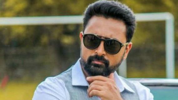 மின்சார வாரியம் கொள்ளையடிக்குதுன்னு எத்தனை பேரு நினைக்கிறீங்க.. பிரபல நடிகரின் டிவிட்டால் பரபரப்பு! 