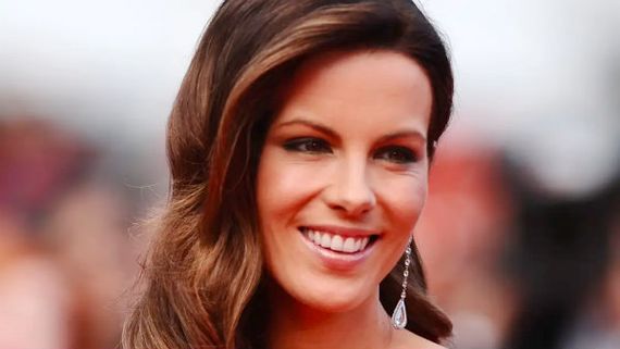 வெட்கமா இல்லையா.. குழந்தை வயது ஆண்களுடனே டேட்டிங் போறீங்க.. நெட்டிசனின் கேள்வியால் கடுப்பான நடிகை!