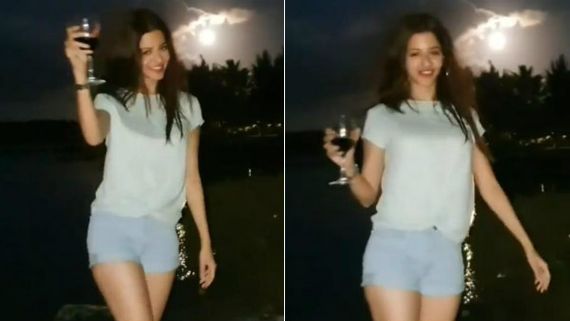 சரக்கும் கையுமாக நடிகை வேதிகா வெளியிட்ட ஜாலியான போஸ்! 