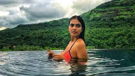 இது லிஸ்ட்லயே இல்லையே.. பிகினியில் சூடேற்றும்  மாளவிகா மோகனன்.. 'அதை' கேட்டு அடம்பிடிக்கும் ரசிகாஸ்!