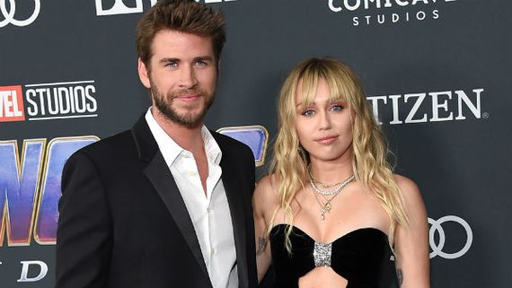 முதலில் இரு பெண்களுடன்.. அப்புறம் 16 வயதில் அந்த ஹாலிவுட் நடிகருடன்.. பதற வைக்கும் மைலி சைரஸ்!