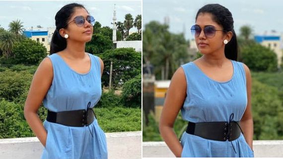 மொட்டைமாடியில் ஹாயா ஒரு கிளிக்...  