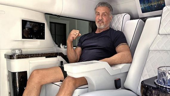 என்ன கஷ்டம்னு தெரியலையே? விமானம் போன்ற சொகுசு காரை விற்க, பிரபல ஹாலிவுட் நடிகர் ஸ்டாலோன் முடிவு! 