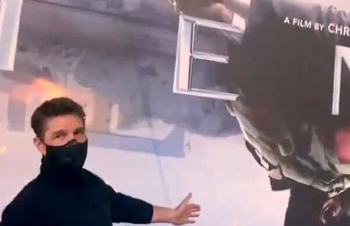 பெரிய படத்தை.. பெரிய ஸ்க்ரீன்ல தான் பார்க்கணும்.. டெனெட் படத்தை தியேட்டரில் பார்த்த டாம் க்ரூஸ்!