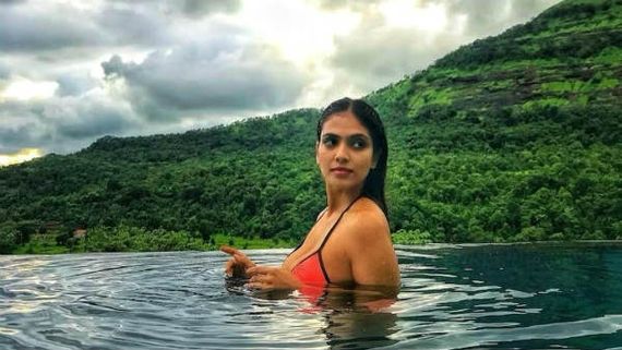 என்னம்மா.. இது நியாயமா.. இப்படி ஆரம்பிச்சுட்டீங்க.. மாஸ்டர் பட நடிகையிடம் நீதி கேட்கும் நெட்டிசன்ஸ்!