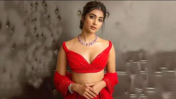 நடிகர் பிரபாஸ் ராசிதான் காரணமா? 12 மில்லியனை தொட்ட பூஜா ஹெக்டே.. ரசிகர்களுக்கு நன்றி! 