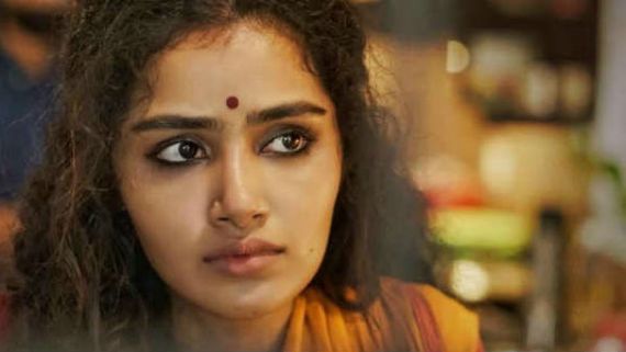 அனுபமாவின் “ஃபிரீடம் அட் மிட்நைட்“..டைட்டிலே  டிஃபரண்டா இருக்கே.. குறும்படம் எப்படி இருக்குமோ!