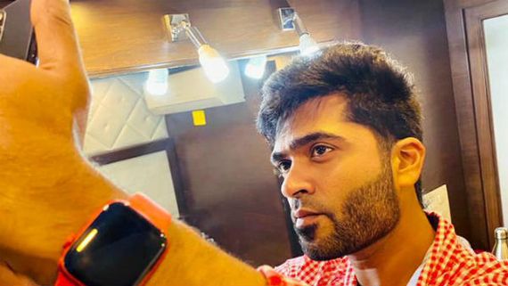 என்ன அழகுடா சாமி.. மாநாடு பட ஷூட்டிங் ஸ்பாட்டில் சிம்பு எடுத்த செம க்யூட் செல்பி.. வைரலாகுது!