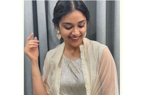 செல்ல நாய்குட்டியுடன் க்யூட் போட்டோஷூட்..ப்ப்பா.. என்ன அழகு.. வர்ணிக்க வார்த்தைகளே இல்லை!
