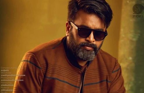 நரைத்த தாடியில் சசிகுமார் அசத்தலான லுக்... தெறிக்குது சோசியல் மீடியா!