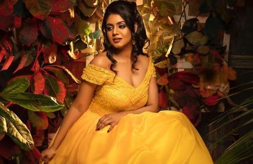 பார்த்தாலே கிக் ஏற்றும் அழகு.. பார்பி டால் போல நிற்கும் இனியா.. பறிதவிக்கும் ரசிகர்கள்!