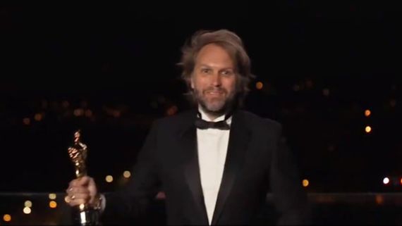 ஆஸ்கர் 2021… சிறந்த கதை தழுவலுக்கான விருதை  வென்றது.. த ஃபாதர் திரைப்படம் ! 