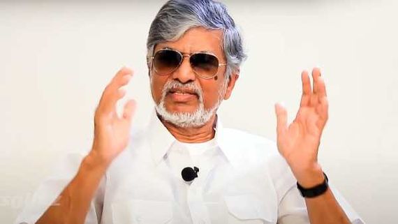 சாதாரண ஒரு தமிழனாக வந்து ஓட்டு போட்டாரு..விஜயின் தந்தை பரபரப்பு பேட்டி ! 