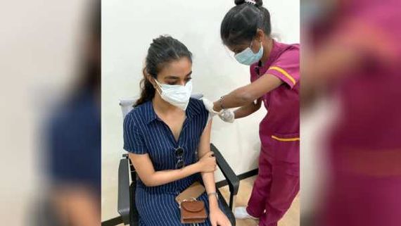 நடிகை கீர்த்தி சுரேஷ் முதல் டோஸ் தடுப்பூசி போட்டுக்கொண்டார் ! 