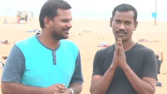 எத்தனை முறை அழைத்தாலும் ஆயிரக் கணக்கான காக்கைகள் பறந்து வருகின்றன.. காக்கா கோபாலின் அதிசய வீடியோ!