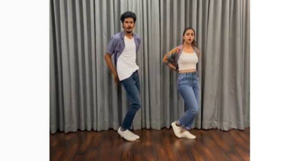 ஆல்தோட்ட பூபதி நானடா… தம்பியுடன் குத்தாட்டம் போட்ட கீர்த்தி சுரேஷ் !