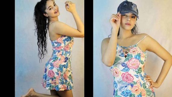 ஒற்றைக் காலைத் தூக்கி.. என்னா ஒரு சிரிப்பு..  வசீகரிக்கும்  சனம்.. தவிக்கும் ரசிகர்கள் 