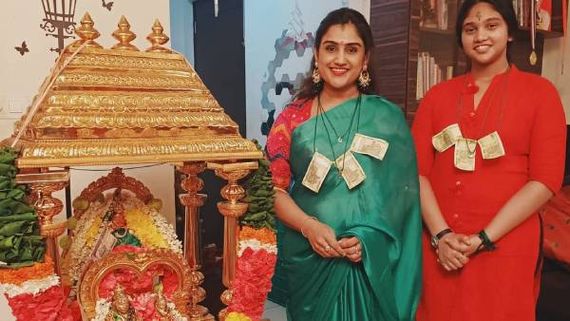 பணம் கொட்டோ கொட்டுன்னு கொட்ட போகுது.. மீண்டும் கரன்சி மாலையில் வனிதா அக்கா.. வைரலாகும் போட்டோஸ்! 