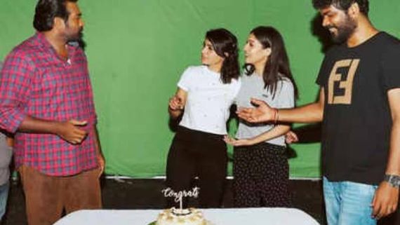 சிறந்த நடிகையாக சமந்தா தேர்வு… கேக் வெட்டி கொண்டாடிய விஜய் சேதுபதி, நயன்தாரா!