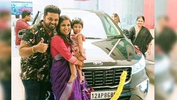 எத்தனை காருப்பா...ஆலியாவுக்கு மீண்டும் காஸ்ட்லி கார் பரிசளித்த சஞ்சீவ் 