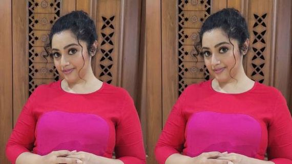 இது ஆடி ஸ்பெஷல்...ஆஃபர் இல்ல...முன்னாள் டாப் ஹீரோயின்கள் செய்யும் வேலையை பாருங்க 