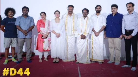 என்ன தீர்ப்பு வேணா வரட்டும்.. நான் அடுத்த பட பூஜையில் பிசி.. வைரலாகும் தனுஷின் டி44 பிக்ஸ்!  