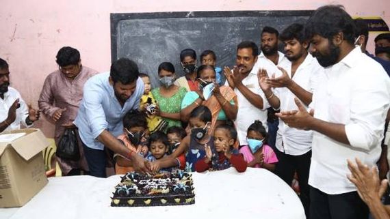 திமுக மீது நம்பிக்கை உள்ளது...அதிமுக.,விற்கு எதிராவனில்லை...உஷாராக பேட்டி கொடுத்த விஷால் 