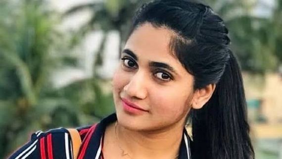 பாடகியாக அறிமுகமாகும் நடிகை லாஸ்லியா... எந்த படத்தில் தெரியுமா! 