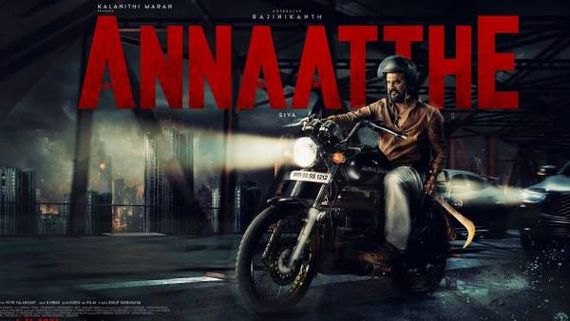 கையில் வீச்சருவா... கொல்கத்தாவில் கொலைவெறியுடன் சுற்றும் நம்ம அண்ணாத்த!