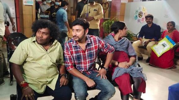 ஆர்ஜே பாலாஜி படத்தில் கெஸ்ட் ரோல்...ஷுட்டிங் ஸ்பாட் ஃபோட்டோவை பகிர்ந்த யோகிபாபு 