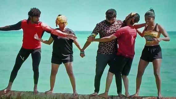 என்ன இப்படி கட்டிப்புடிச்சி கிராஸ் பண்றாங்க.. இம்யூனிட்டி டாஸ்க்கை கலாய்க்கும் நெட்டிசன்ஸ்!