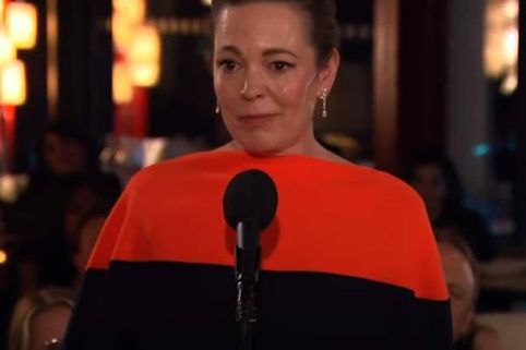 சிறந்த நடிகைக்கான விருதை வாங்கிய கையோடு.. தந்தையின் மரணத்தை கூறி கண்ணீர்விட்ட நடிகை! 